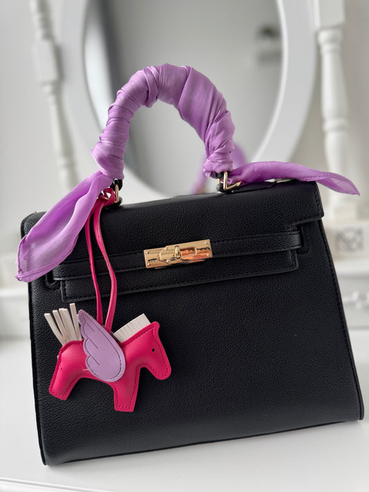 Kellie’ fekete lila