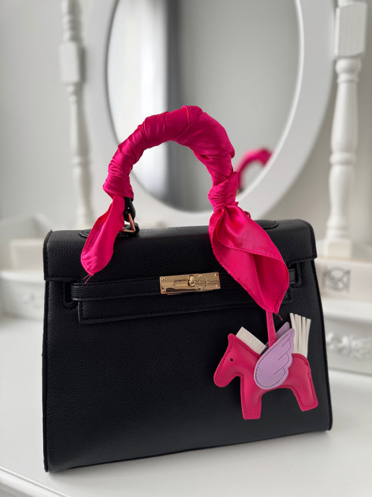 Kellie’ fekete pink