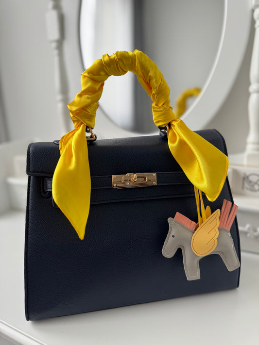 Kellie’ sötétkék