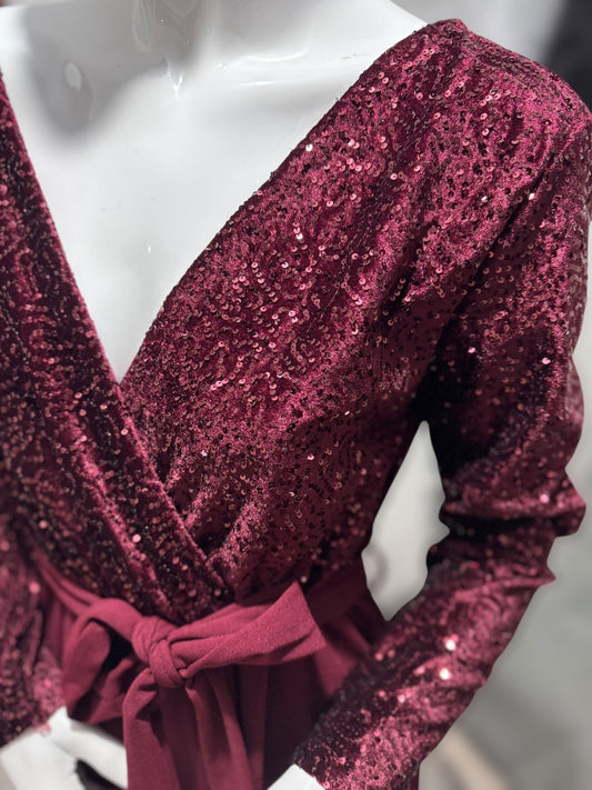 Burgundy flitteres overál