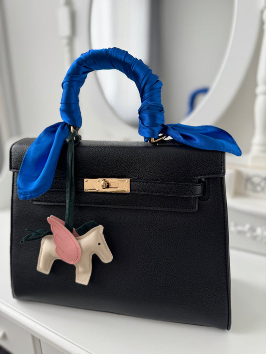 Kellie’ fekete kék