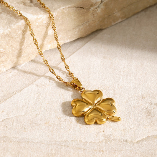 18K Gold Exquisite Fashion Four-Leaf Clover Design Simple Style Pendant Necklace