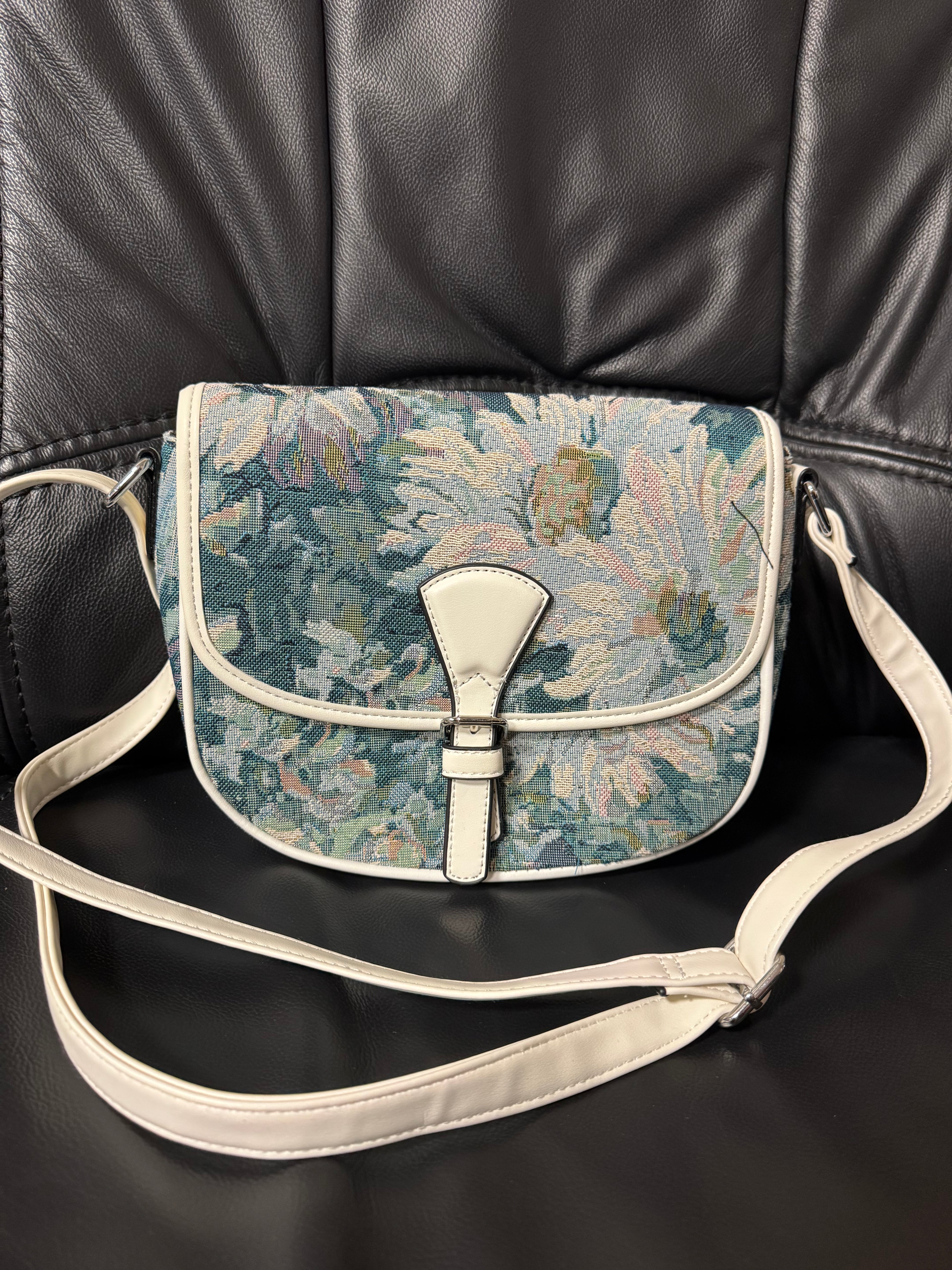 Virág mintás táska