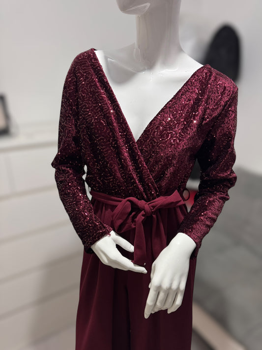 Burgundy flitteres overál