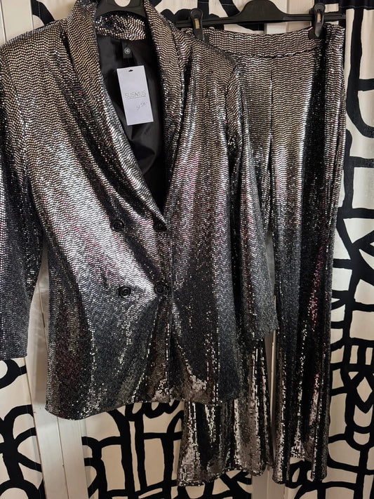 Ezüst kosztüm szett