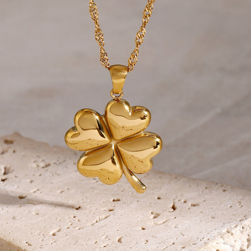 18K Gold Exquisite Fashion Four-Leaf Clover Design Simple Style Pendant Necklace